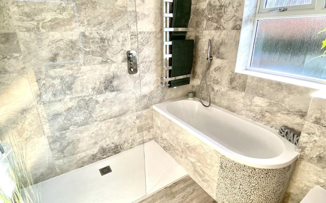 Large-luxury-bathroom