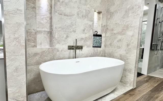 Image White Freestanding Bath