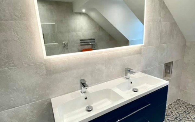 Twin-basins-led-mirror